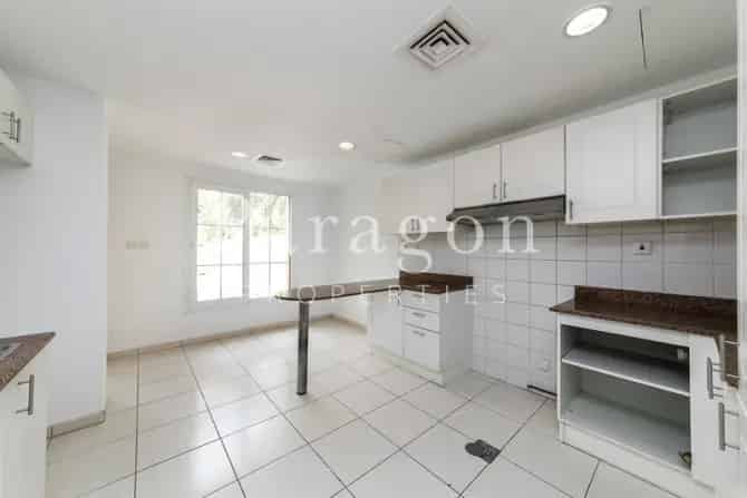 3 Bed Villa For Sale in Springs 9