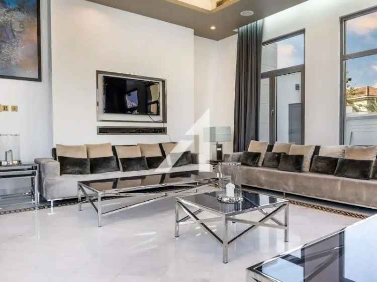 Rent Stunning Six Bedroom Villa Beachfront Palm Jumeirah with Pool