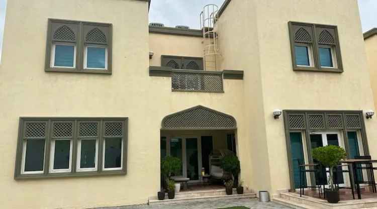 Rent Villa in Jumeirah Park with 3 Bedrooms and Maid's Room