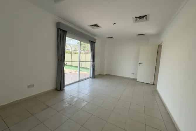 4 Bed Villa To Rent in Meadows 1