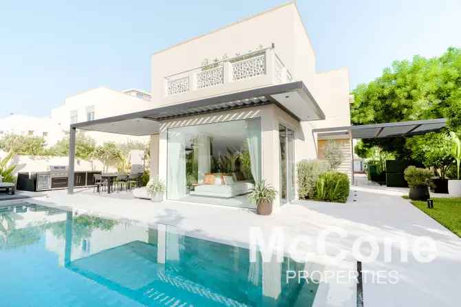 4 Bed Villa For Sale in Meadows 9