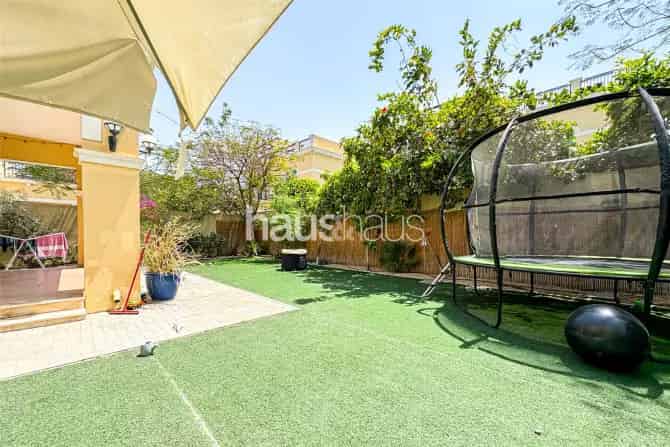 4 Bed Villa To Rent in JVT District 9
