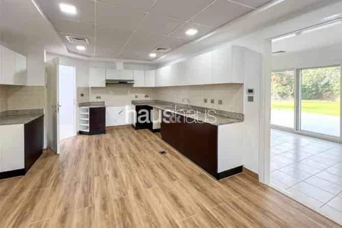 3 Bed Villa To Rent in Meadows 1