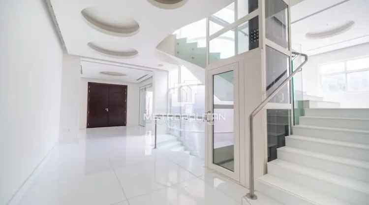 6 Bedroom 8000 Sq.Ft. Villa for Sale in Umm Suqeim, Dubai