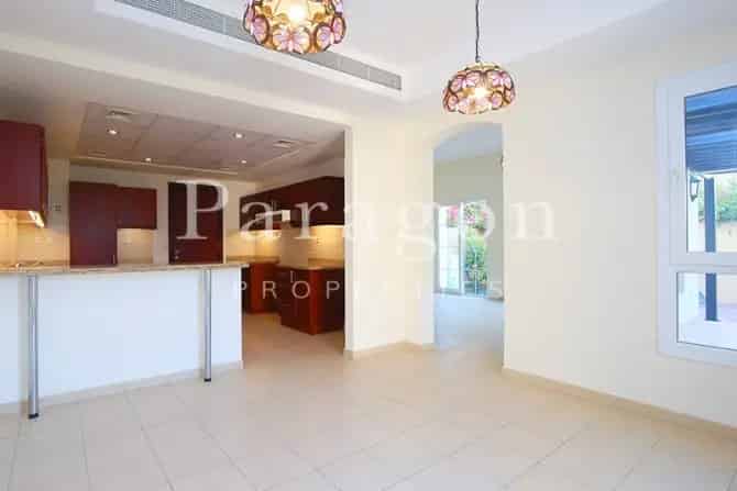 4 Bed Townhouse To Rent in Al Reem 2