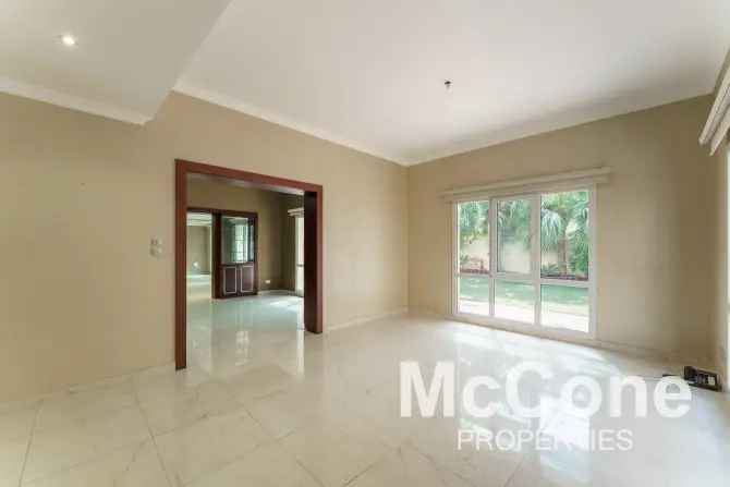 4 Bed Villa For Sale in Meadows 2