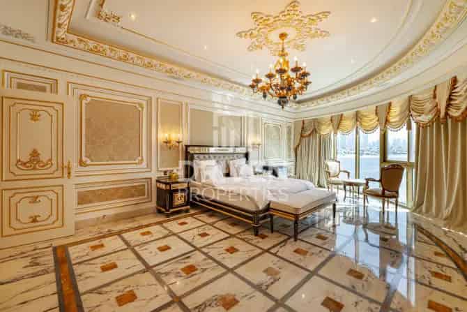 7 Bed Villa For Sale on Frond N