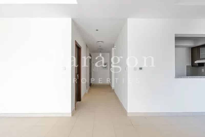 Single Row Spacious Near Town Centre