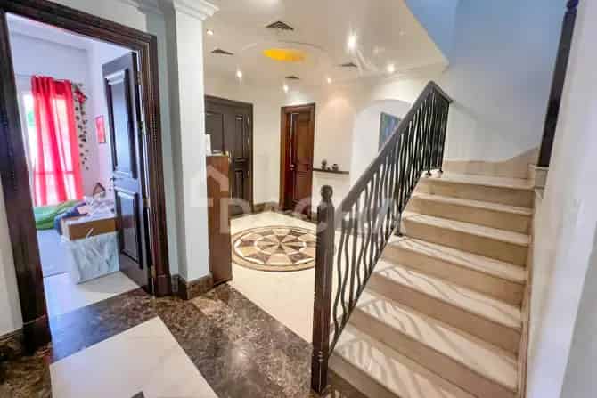 6 Bed Villa To Rent in Meadows 7