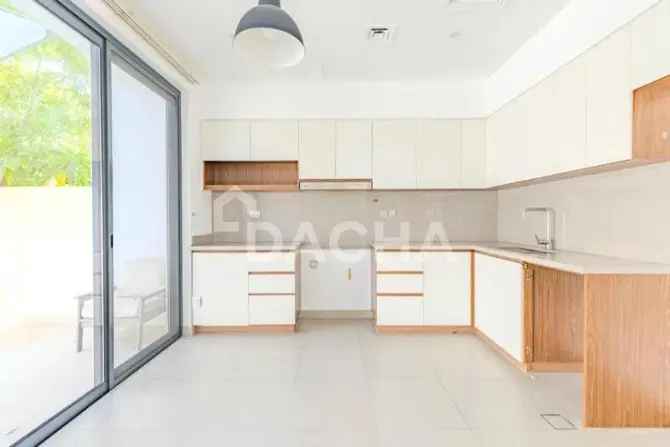 3 Bed Townhouse To Rent in Camelia 2