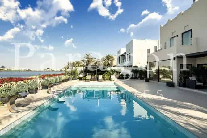 5 Bed Villa For Sale in Meadows 8