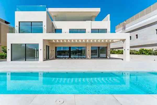 Vastu | Park Views | Custom Mansion, Dubai Hills Estate, The Fairway, Dubai, United Arab Emirates | Property for sale | Savills