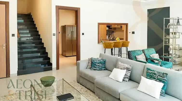 Rent Ultra Luxury Villa in Dubailand with 5 Bedrooms and Pool