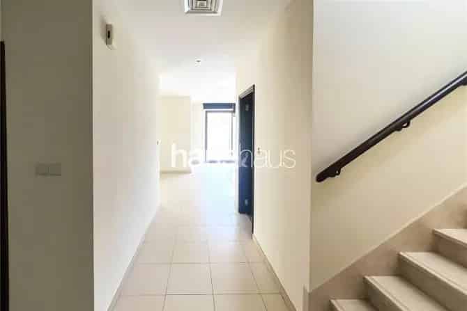 3 Bed Villa For Sale in Mira 4