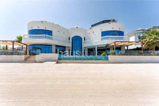 7 Bed Villa For Sale on Frond N