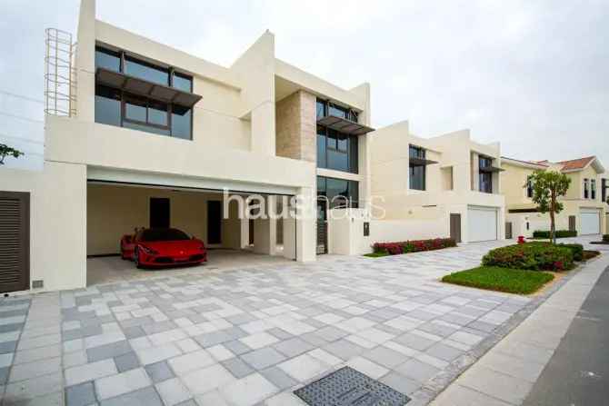 4 Bed Villa To Rent in District One