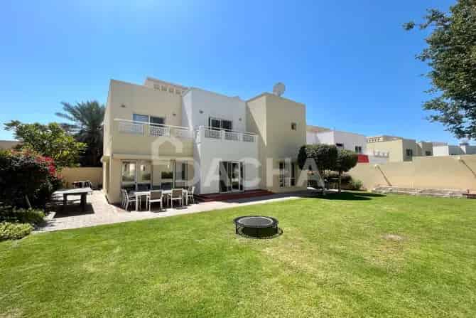 5 Bed Villa To Rent in Meadows 4