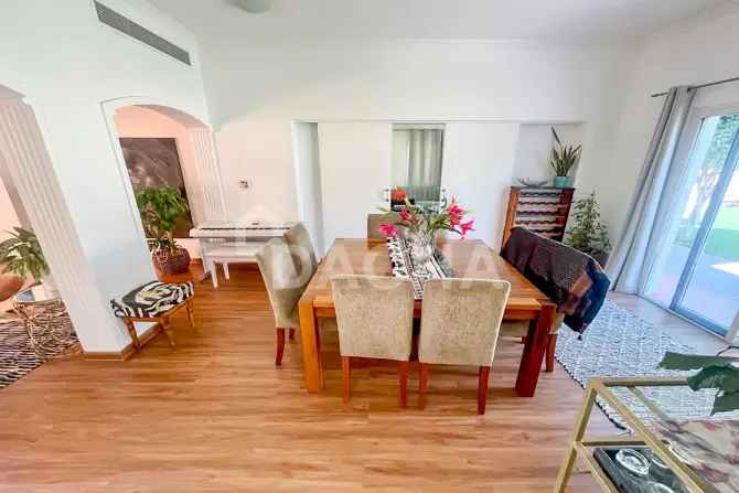 5 Bed Villa To Rent in Meadows 4
