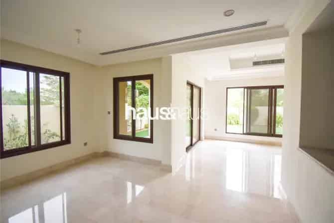 4 Bed Villa For Sale in Aseel