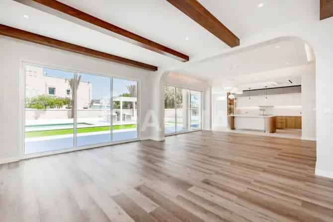 5 Bed Villa For Sale in JVT District 7