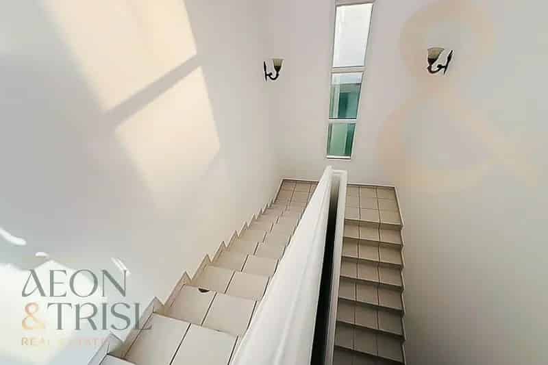 5 BHK Maid School Public Transport