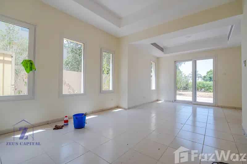 Rent 3 Bedroom Townhouse in The Springs Dubai with Lake View