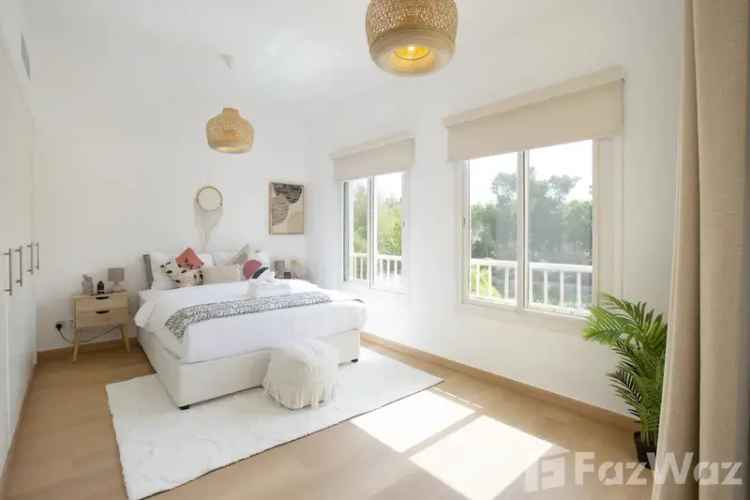 Rent 3 Bedroom Villa with Private Pool in The Springs Dubai