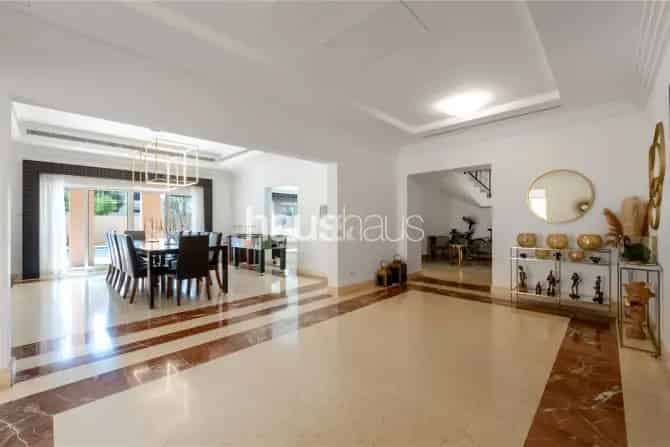 7 Bed Villa For Sale in Hattan
