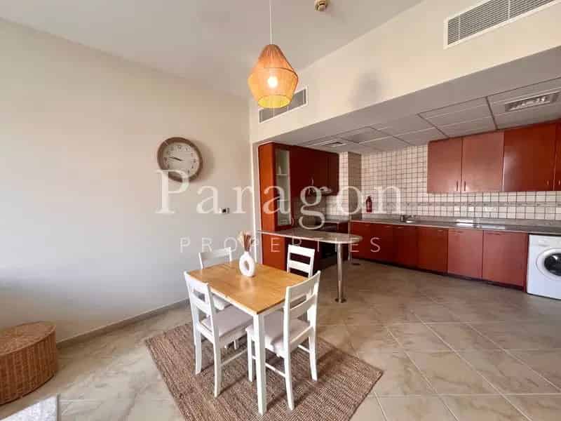 Fully Furnished Well maintained Storage