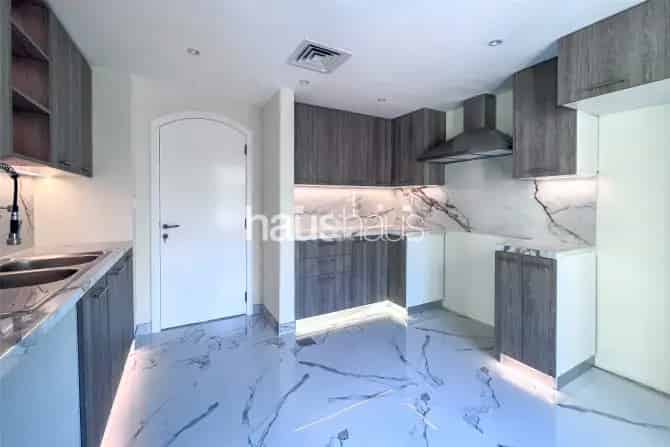 3 Bed Villa To Rent in Zulal 1