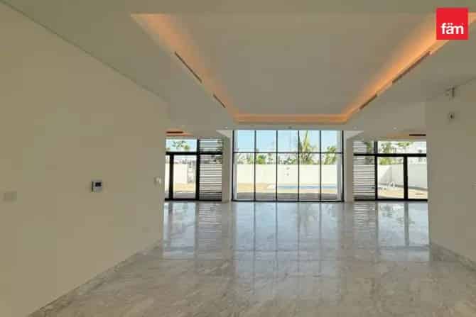 6 Bed Villa To Rent in District One