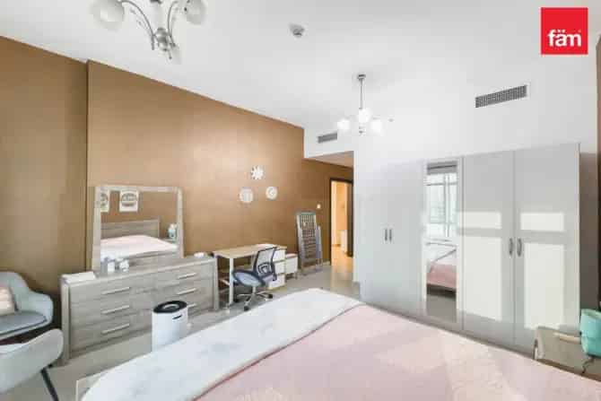 1 Bed Apartment For Sale in Lake City Tower