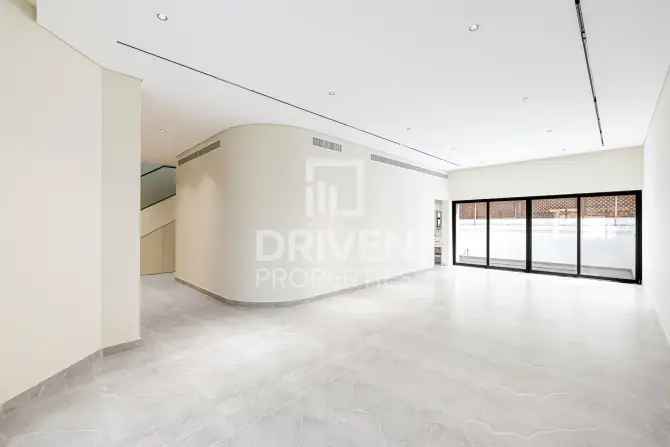 4 Bed Villa To Rent in Umm Suqeim 1