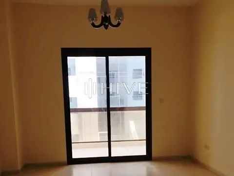 Rent Three Bedroom Apartment in Dubai Silicon Oasis with Balcony