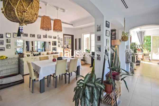 4 Bed Villa For Sale in Alvorada 2