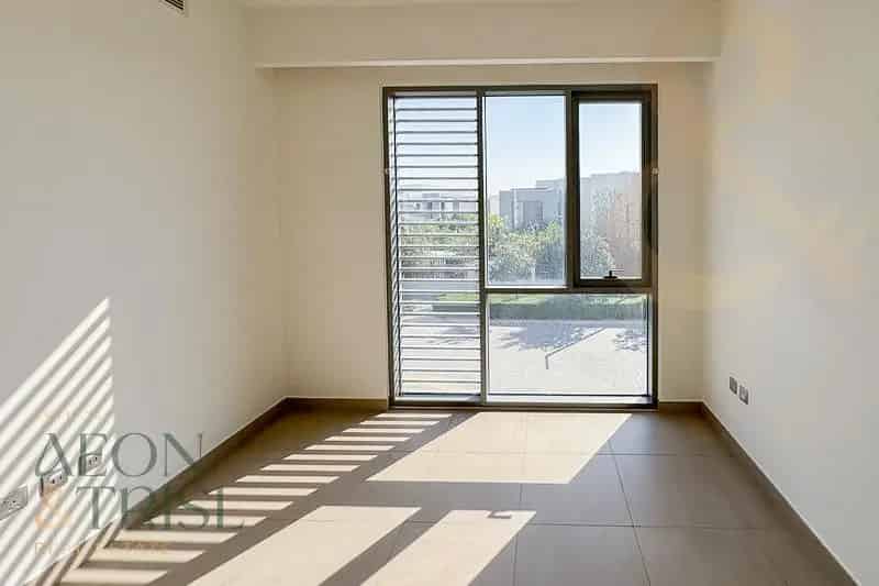 Stand Alone Villa Single Row Park Facing