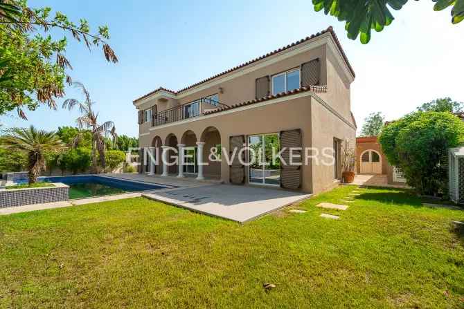 5 Bed Villa For Sale in Green Community West