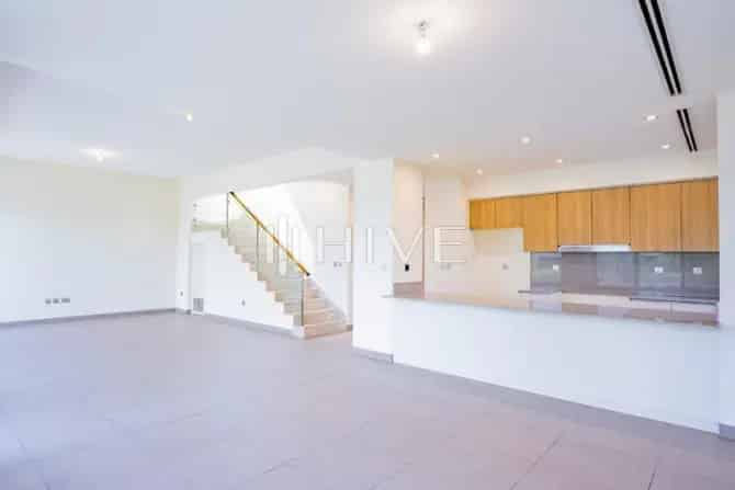 5 Bed Villa To Rent in Sidra 1