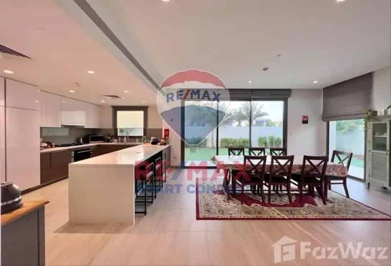 4 Bedroom Townhouse for sale at Redwoods