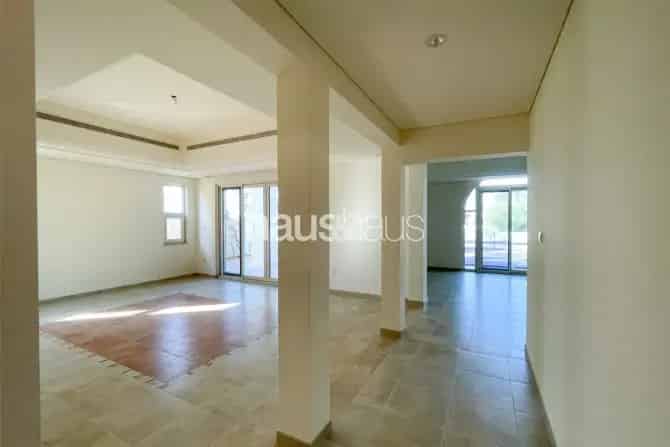 5 Bed Villa To Rent in Carmen Village
