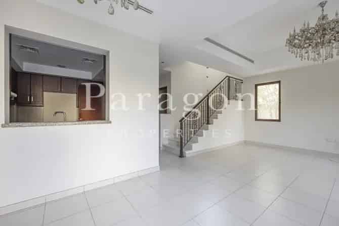 4 Bed Townhouse For Sale in Mira 2