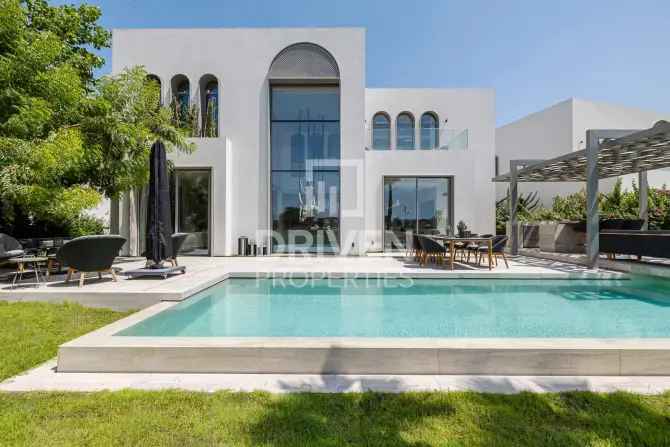 4 Bed Villa For Sale in Jumeirah Islands