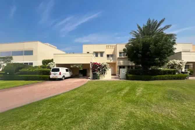 5 Bed Villa For Sale in Meadows 4