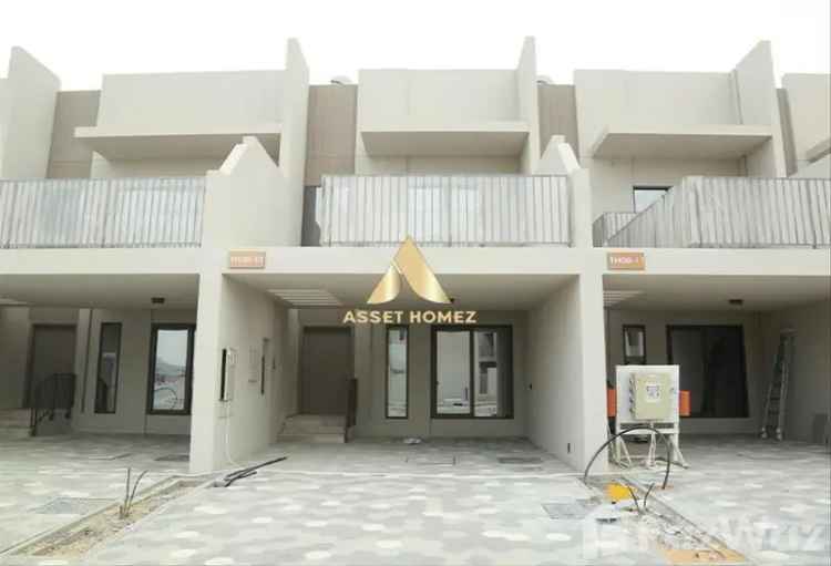 Buy Townhouse in Dubai with 2 Bedrooms Near Downtown and Dubai Mall