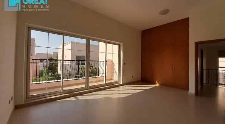 Rent a Villa with 4 Bedrooms and Amazing Amenities in Nad Al Sheba Dubai