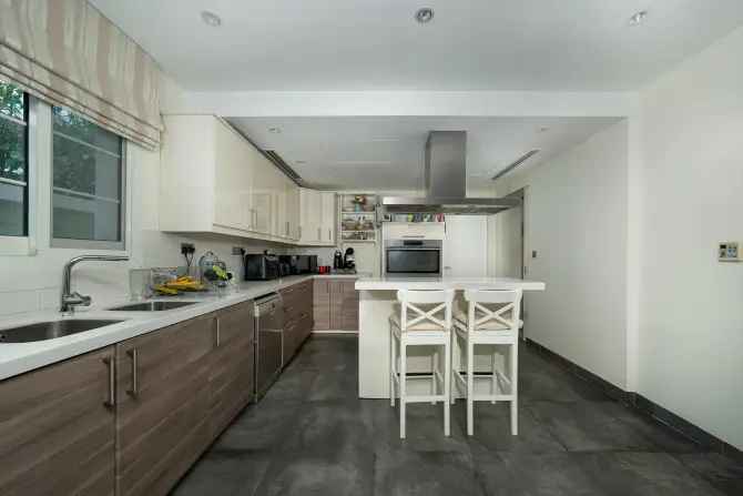 5 Bed Villa For Sale in Jumeirah Village Triangle