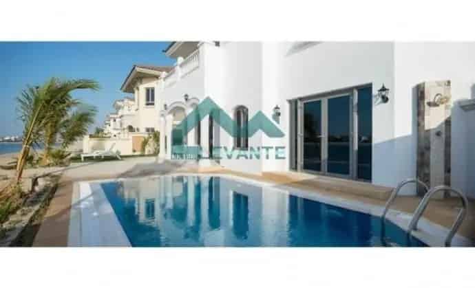 5 Bedroom 6686 Sq.Ft. Villa for Sale in Palm Jumeirah, Dubai