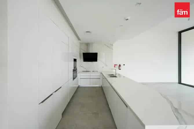 4 Bed Villa To Rent in District One