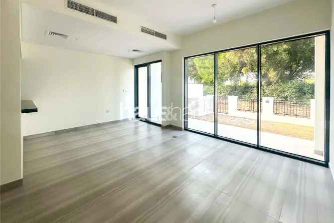 4 Bed Townhouse To Rent in Rochester