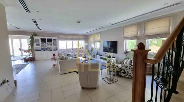 Rent 5 Bedroom Villa in Jumeirah Park Dubai with Garden and Pool